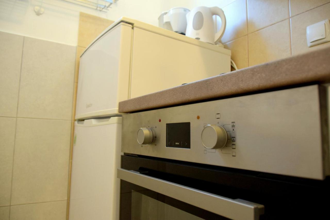 Miramar Gardenn Apartmment Banjol Bagian luar foto