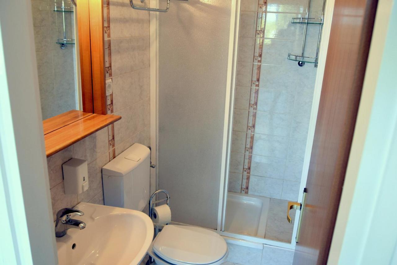 Miramar Gardenn Apartmment Banjol Bagian luar foto