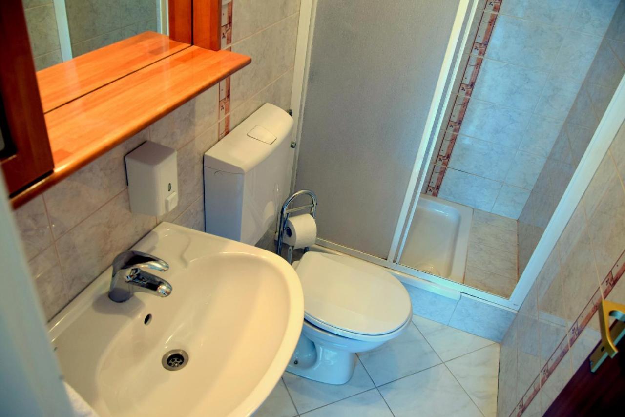 Miramar Gardenn Apartmment Banjol Bagian luar foto
