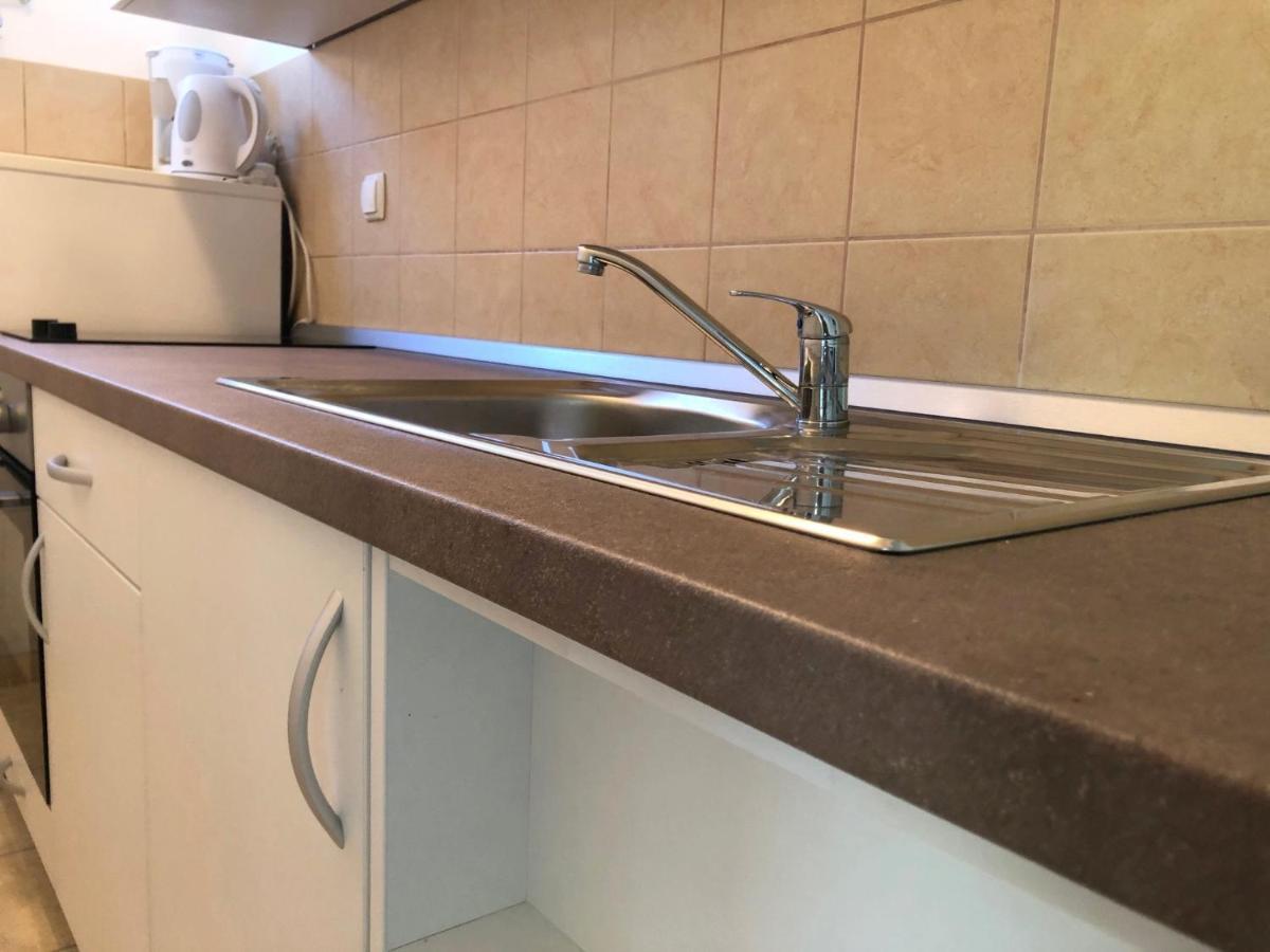 Miramar Gardenn Apartmment Banjol Bagian luar foto