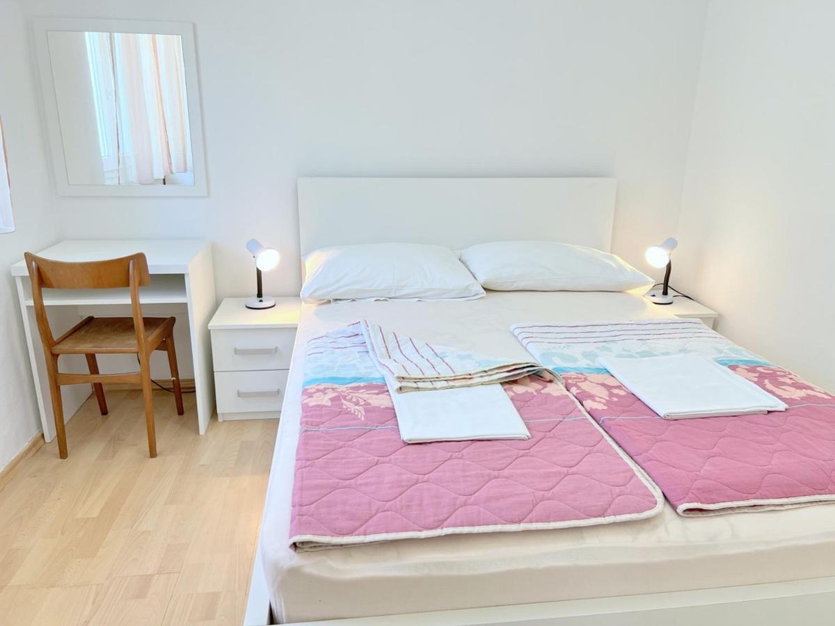 Miramar Gardenn Apartmment Banjol Bagian luar foto