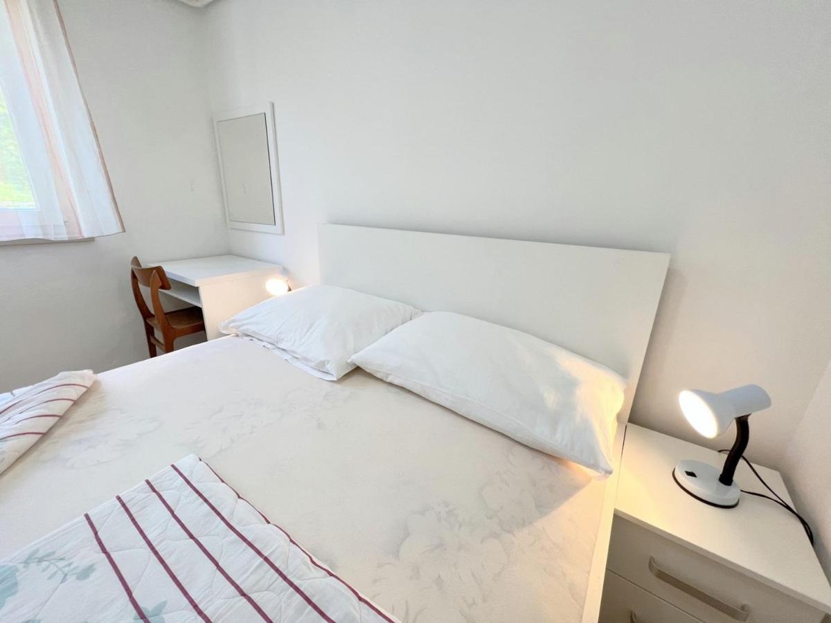 Miramar Gardenn Apartmment Banjol Bagian luar foto