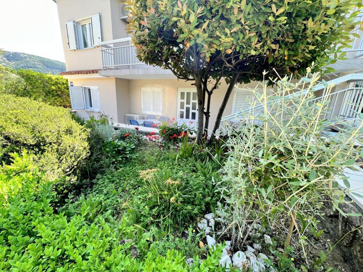 Miramar Gardenn Apartmment Banjol Bagian luar foto